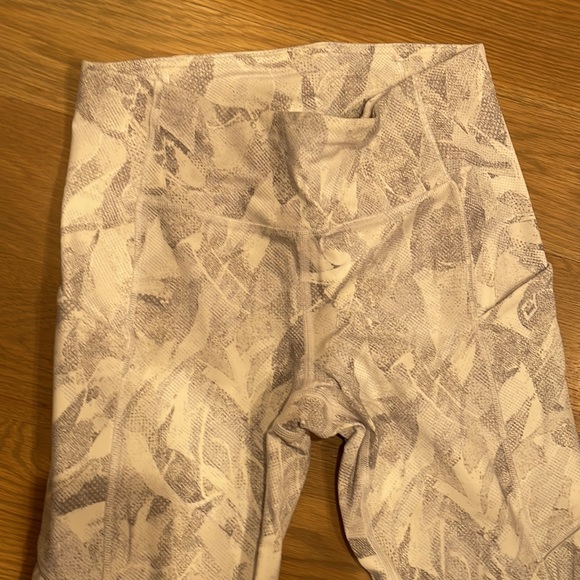 lululemon pocket leggings size 4 - Picture 2 of 4